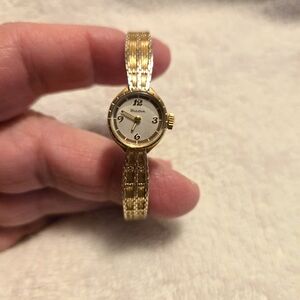 Bulova Vintage 1972 Ladies N2 10K Rolled Gold Plate Watch N11580